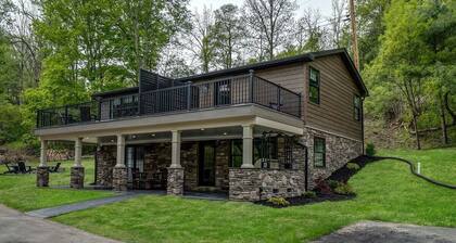 Fall Brook: 3 bedroom cabin by waterfalls and hiking trail