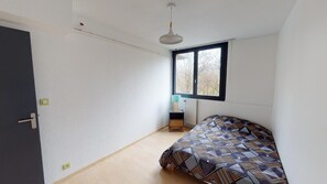 2 عدّة غرف نوم وواي فاي وملاءات أسرّة