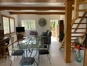 Dining - Chez Camille aux Sièges (Les Rives)