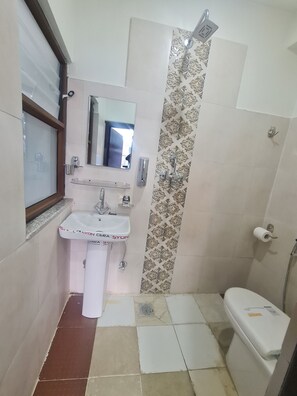 Shower, free toiletries, towels, soap - Hotel Homestay Inn (Madhyapur Thimi)