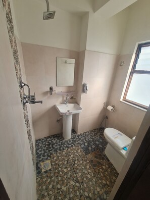 Shower, free toiletries, towels, soap - Hotel Homestay Inn (Madhyapur Thimi)