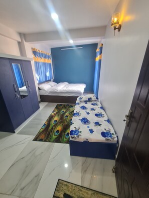 Premium bedding, memory foam beds, free WiFi, bed sheets - Hotel Homestay Inn (Madhyapur Thimi)