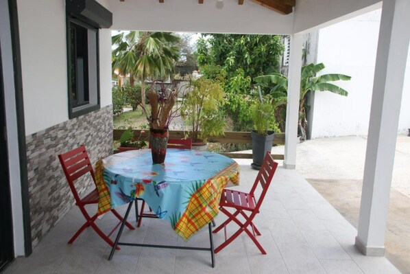 Outdoor dining