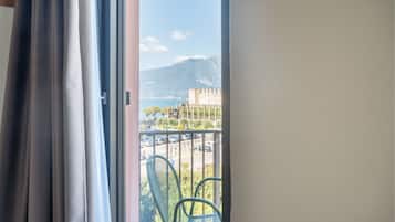 Dobbelt- eller tomannsrom – superior | Safe på rommet, skrivebord, blendingsgardiner og wi-fi (inkludert)