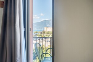 Superior Double or Twin Room | In-room safe, desk, blackout drapes, free WiFi