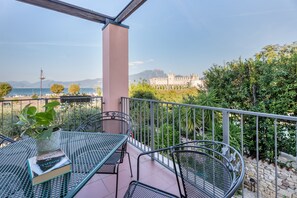 Deluxe Double or Twin Room, Terrace | Terrace/patio - Hotel Al Castello (Torri del Benaco)