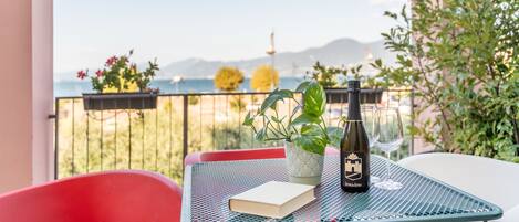 Deluxe-Doppel- oder -Zweibettzimmer, Terrasse | Terrasse/Patio