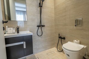 Apartment, 3 Bedrooms | Bathroom | Shower, bathrobes, bidet, towels - Mabaat - Al Malqa - 523 (Riyadh)