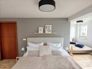 2 slaapkamers, een bureau, geluiddichte muren, gratis wifi