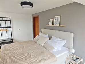 2 Schlafzimmer, Schreibtisch, schallisolierte Zimmer, kostenloses WLAN