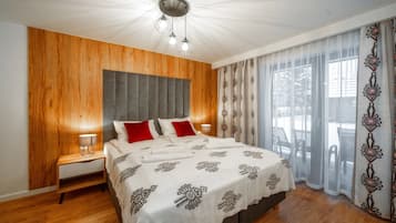 Apartment (F3) | Laptop workspace, iron/ironing board, free WiFi, bed sheets