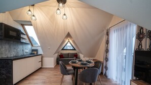 A modern loft apartment with a kitchen, dining area, and living space. - Sun & Snow Resorts F Białka Tatrzańska (Bukowina Tatrzanska)