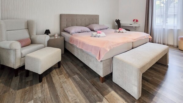 WiFi, bed sheets
