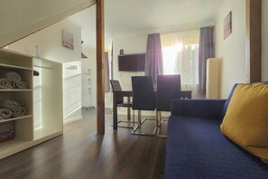 Fernseher, Tischtennisplatte