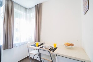 Dining - LB - Phoenix Apartman Siófok (Siófok)