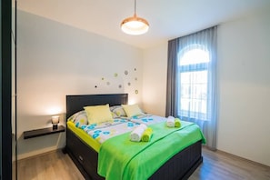 1 slaapkamer, een strijkplank/strijkijzer, reisbedje, wifi