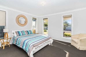 3 bedrooms, desk, iron/ironing board, free WiFi