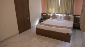 Super Deluxe with Bathtub | Zimmersafe, Schreibtisch, Bügeleisen/Bügelbrett, Zustellbetten