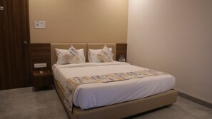 Habitació Deluxe | Caixa forta a l'habitació, escriptori i planxa i posts de planxar 