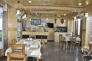 Dining - Hotel Comfort Inn (Kandaghat)