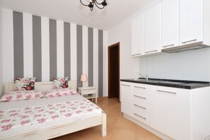 1 bedroom, iron/ironing board, free WiFi, bed sheets