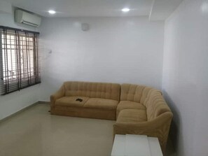 Living area - The entire comfy apartment in a cosy environment (Abuja)