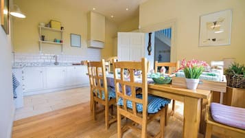 Full-sized fridge, microwave, oven, dishwasher