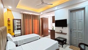 Executive Shared Dormitory | Premium bedding, individually furnished, desk, free WiFi - Covie Gurgaon 108 (Gurugram)