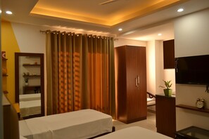 Standard Shared Dormitory | Premium bedding, individually furnished, desk, free WiFi - Covie Gurgaon 108 (Gurugram)