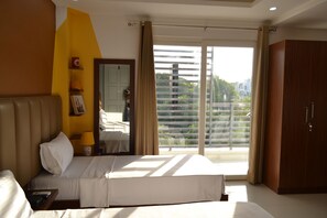 Standard Shared Dormitory | Premium bedding, individually furnished, desk, free WiFi - Covie Gurgaon 108 (Gurugram)