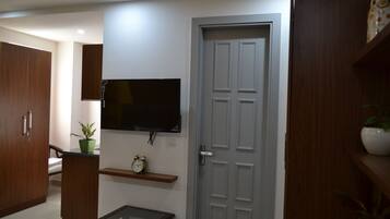 Executive Shared Dormitory | Premium bedding, individually furnished, desk, free WiFi