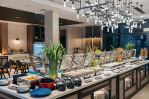 Buffet déjeuner gratuit tous les jours