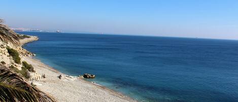Una spiaggia nelle vicinanze