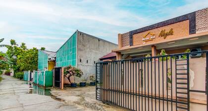 Hotel O Nayla Homestay Syariah Near Koro Koro Panam, Karaoke, Pool, & Cafe