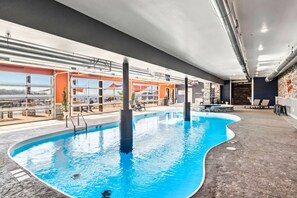 Inomhuspool och uppvärmd pool