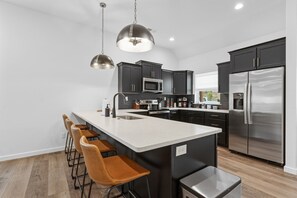 Refrigerador, microondas, horno, placa de cocina