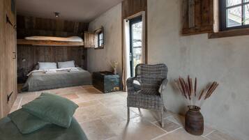 4 habitaciones, escritorio, wifi gratis y ropa de cama