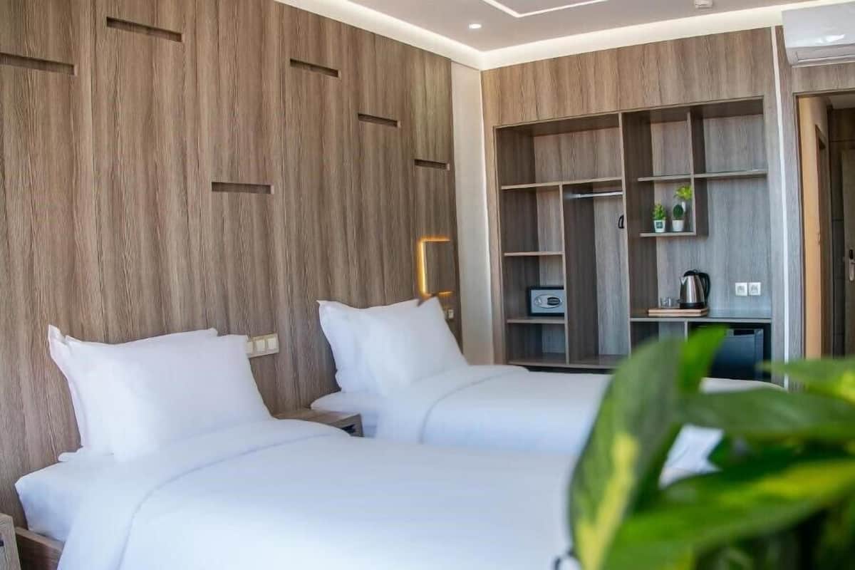 Minibar, Zimmersafe, Verdunkelungsvorhänge, schallisolierte Zimmer
