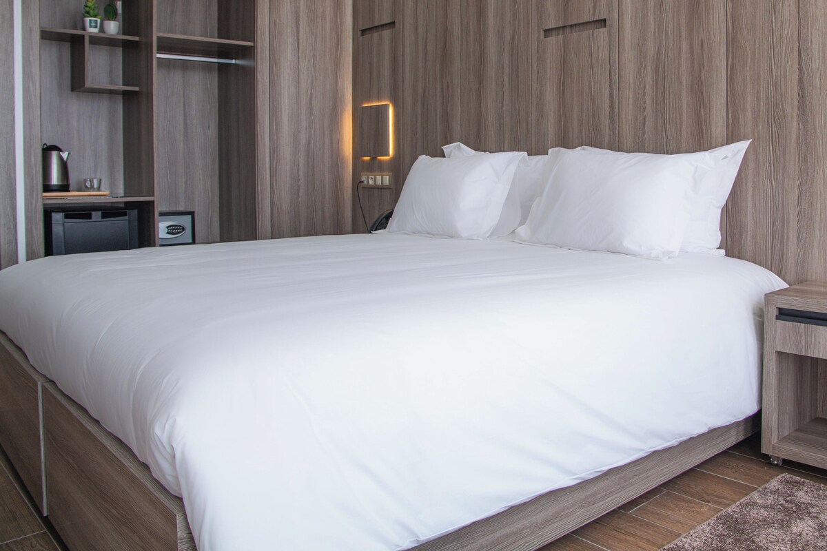 Minibar, in-room safe, blackout drapes, soundproofing