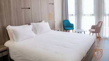 Chambre Double Supérieure, 1 grand lit | Minibar, coffres-forts dans les chambres, rideaux occultants