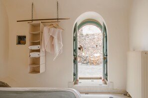 3 bedrooms, free WiFi, bed sheets - The Tower House (West Mani)