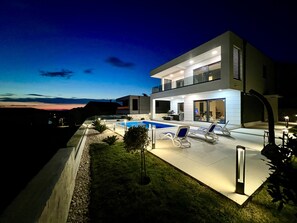 Front of property - Villa Comfort (Povljana)