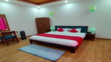 Executive Room | 1 bedroom, desk, soundproofing, free WiFi
