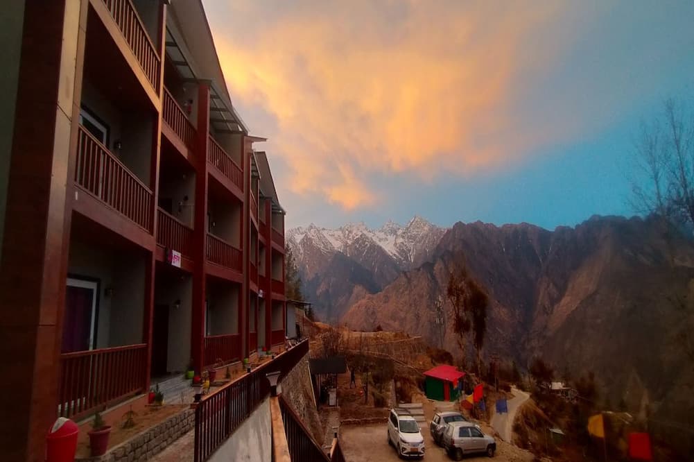 Satopanth The Auli Resort