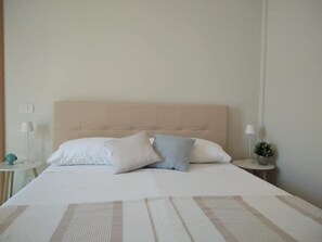 2 camere, culla da viaggio, Wi-Fi gratuito, lenzuola