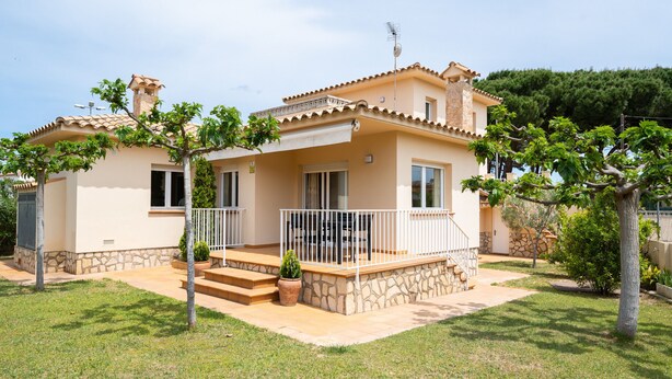 Unclassified image, 1 of 25, button - Mercedes: Beautiful detached house with a large garden (L'Escala)
