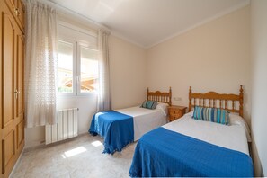5 habitaciones, tabla de planchar con plancha y wifi gratis