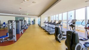 Gym - Modern beachfront 1BR apartment (Dubai)