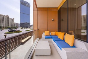 Terrace/patio - Modern beachfront 1BR apartment (Dubai)