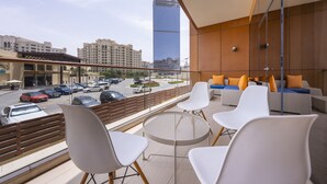 Terrace/patio - Modern beachfront 1BR apartment (Dubai)